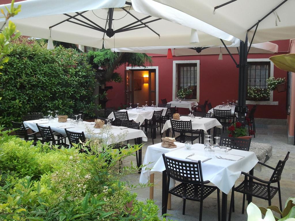 Albergo Croce D'Oro Dolcè Esterno foto