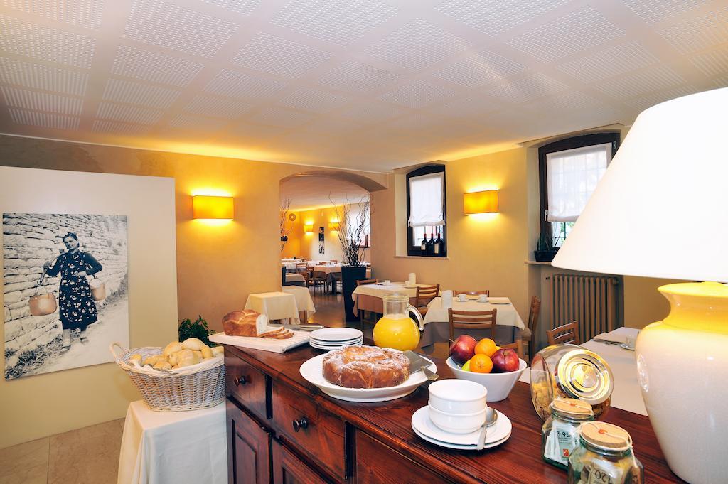 Albergo Croce D'Oro Dolcè Esterno foto