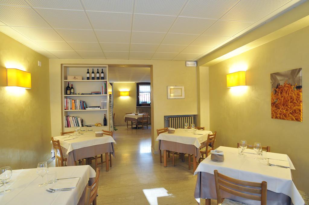 Albergo Croce D'Oro Dolcè Esterno foto