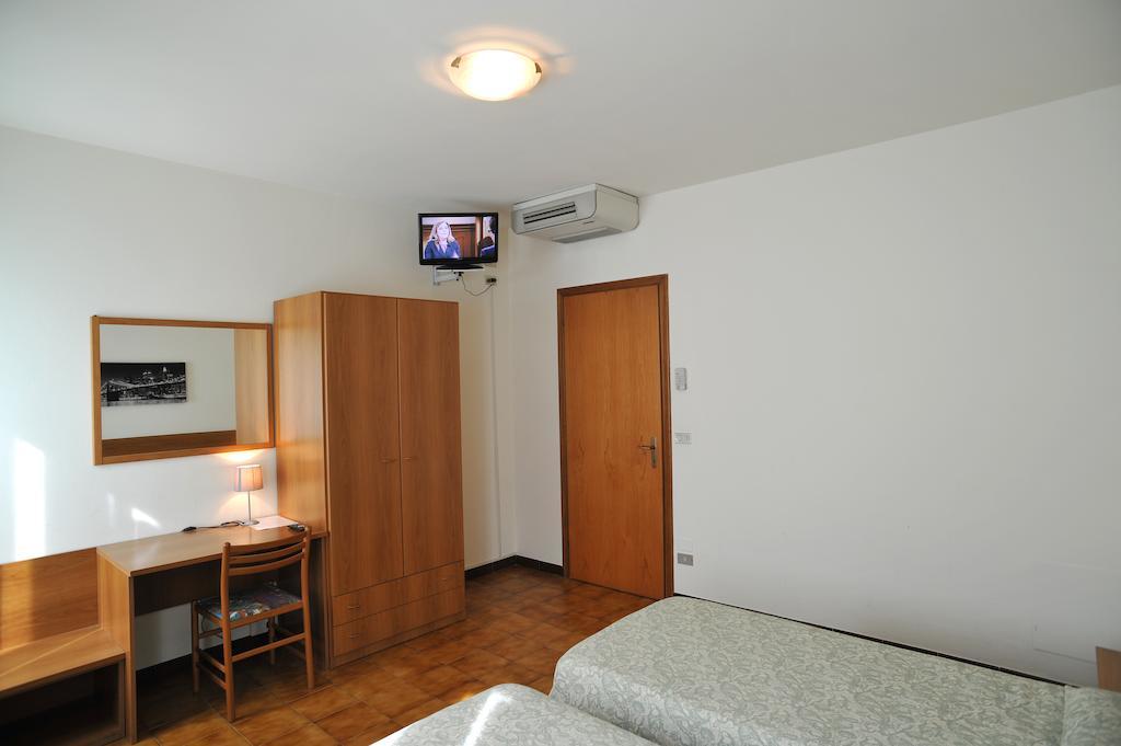 Albergo Croce D'Oro Dolcè Esterno foto