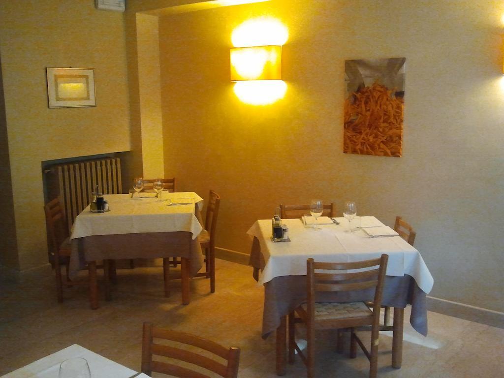 Albergo Croce D'Oro Dolcè Esterno foto