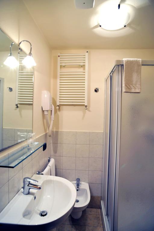 Albergo Croce D'Oro Dolcè Esterno foto